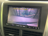 【バックカメラ】駐車時に後方がリアルタイム映像で確認できます。大型商業施設や立体駐車場での駐車時や、夜間のバック時に大活躍!運転スキルに関わらず、今や必須となった装備のひとつです!
