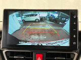 【バックカメラ】 駐車時に車両後方の様子を見ることができるので、運転の不安を軽くします。