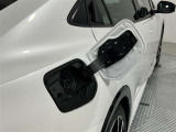 その反対には外部充電の口がございます!