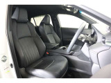 厚みがあって、座り心地のいいシート。運転席も助手席もリラックスしてゆったりと座れます。