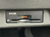 ETCならこんな利点が!!1. キャッシュレスシステムで、現金などを用意する必要無し!2. 料金所をノンストップで通過!3. 料金所付近での発進・停止の繰り返しがなくなり、排気ガスや騒音の発生が削減されます。