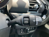 オリジナルサービスもついたMINI自動車保険も取り扱っております。MINI自動車保険にご加入いただくと、万一のトラブルを24時間365日サポートするエマージェンシー・サービスの〈プレミアム〉をご利用いただけます。