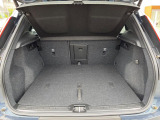 普段のお買い物や通勤、送迎等に十分な荷室スペースを確保しております。セカンドシートを倒すと、大きな荷物の積載も可能です。