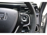 Hondaセンシングの機能のひとつ、アダプティブクルーズコントロール付!アクセルから足を離しても設定したスピードと前車との車間を保ち走行してくれます!車線維持もアシスト☆高速道路で疲労軽減ですね☆