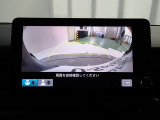 バックも安心のリアカメラ付いています。リアカメラがあると、いつでも安全にバックできますね。死角も減ります。3ビュー切り替え、ガイド線表示なので便利です。