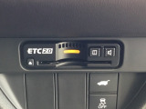 ETC2.0を搭載し、高速道路の料金決済をスムーズに行えるだけでなく、道路情報を活用した高度な運転支援サービスにも対応しています。