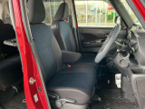 運転のしやすさや、乗り降りにも配慮した運転席