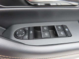 運転席のパワーウインドースイッチ部です。よく触れる場所だからこそ、使用状態があらわれますよね。ぜひこうした所もチェックしてください。