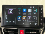 【9インチスマホ連携ディスプレイオーディオ】 対応しているスマホアプリを大画面で使えます!フルセグテレビやラジオの視聴、Bluetooth接続による音楽鑑賞、ハンズフリー通話なども利用可能です。