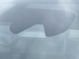 【エマージェンシーブレーキ】走行中に前方の車両等を認識し、衝突しそうな時は警報とブレーキで衝突回避と被害軽減をアシスト。より安全にドライブをお楽しみいただけます。