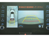 パノラミックビューモニター付きです。車両を上から見たような映像をディスプレイオーディオ画面に表示。運転席からの目視だけでは見にくい、車両周辺の状況をリアルタイムでしっかり確認できます。