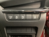 各種機能の切替スイッチは運転席パネル下に集約されています。任意で切り替え可能なため状況に合わせてお使いください。