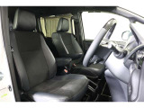 厚みがあって、座り心地のいいシート。運転席も助手席もリラックスしてゆったりと座れます。