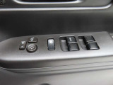 運転席のパワーウインドースイッチ部です。よく触れる場所だからこそ、使用状態があらわれますよね。ぜひこうした所もチェックしてください。