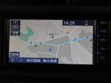 純正ナビを装備。タッチパネル式で使いやすく、お出かけもラクラクです。