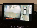 【パノラミックビューモニター】映像で、見づらい車両周辺の確認をアシスト。クルマを真上から見ているような映像を表示。 運転席から確認しにくい車両周囲の状況を把握。