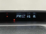 スタイリッシュなデザインのインパネ。各操作スイッチは使いやすい位置に配置されてます。