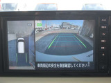 アラウンドビューモニター(車両を上から見たように表示)装着で車庫入れをサポート