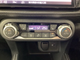 エアコンはオート機能でお好みの温度に調整可能です。オールシーズン快適にドライブできます!