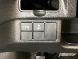 ハンドルの左下にHondaセンシング用の、VSA(ABS+TCS+横滑り抑制)解除スイッチなどがついています。