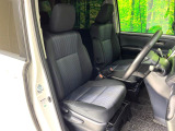 運転席シート廻りは使用感も少なく、良好な状態となっています。丁寧に使われていたことがよくわかりますね。