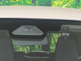 【スズキ セーフティサポート】走行中に前方の車両等を認識し、衝突しそうな時は警報とブレーキで衝突回避と被害軽減をアシスト。より安全にドライブをお楽しみいただけます。