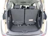 7人乗車時のラゲージスペースです。シートアレンジも出来て天井も高めなので多くのお荷物が積み込めそうですね!