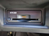 スッキリと収まったETC2.0ユニット。 やはり便利さからマストアイテムになってきましたね。