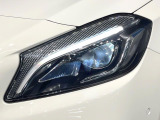 ●LEDヘッドライト:夜間走行時も良好な視界を確保し安心して運転できる高輝度LEDヘッドライトを装備!点灯速度が早く、消費電力も抑えられています。