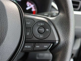 アダプティブクルーズコントロール機能付きです。走行中に先行車の様子を検知しながら、設定した車速の範囲内で先行車との距離のキープを支援します。詳細は販売店スタッフまでおたずねください。
