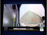 後方確認に便利なバックカメラ装備!!バックカメラにはガイド線を表示することも可能で、狭い駐車場や後方が確認しづらい場所に駐車するときや、車を切り返す時に便利な装備です!!