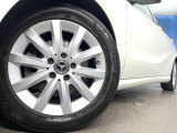 ●純正16インチアルミホイール:輸入車ならではの卓越した走りを支えるホイールと足回りです!日本車の走りに慣れている方にもぜひ体感して頂きたいほど、高いレベルでまとまっています!