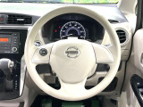 インテリアに合わせたデザインのステアリングは、運転される方のことも考え、運転しやすい形状、大きさです。是非一度、実際に触ってお確かめください。