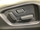 パワーシートを装備!体格や好みに応じたポジションをスムーズに調整できます。