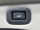 【パワーバックドア】スマートキーや運転席のボタンを押すだけでリアゲートが自動で開閉します!荷物を持っている時や、高い位置にあるバックドアを閉める際に便利な機能です♪