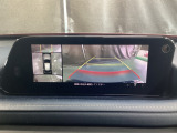 狭い場所での駐車やすれ違いなどでより的確な運転操作に役立つ360&deg;ビューモニターが装備されています。