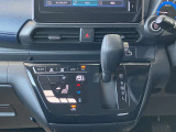 ◆オートエアコン◆車内に取り込む外気をキレイにして、安心おでかけ!操作性と視認性に優れたタッチパネル式です!凹凸が少なく、お掃除が楽にできます!