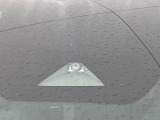 【エマージェンシーブレーキ】走行中に前方の車両等を認識し、衝突しそうな時は警報とブレーキで衝突回避と被害軽減をアシスト。より安全にドライブをお楽しみいただけます。