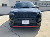 「どこにでも行ける。何でもできる。」Jeepに息づく自由の精神はその素晴らしい性能で、Jeepだから辿り着ける未知なる世界へ誘い心と身体を開放します。