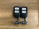 【スマートキー】 スマートキーを携帯していれば、ドアハンドルのボタンを押すだけでロックの解除ができます