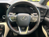 【純正革巻きステアリング】上質な革を使用することで、手にしっかり馴染みとても運転しやすいハンドルです♪