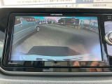 バックモニターで、後方を確認しながら安心して駐車することができます。運転初心者も熟練者も必須の機能ですよ!