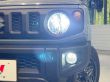 【LEDヘッドライト】悪天候や夜間走行時も良好な視界を確保し安心して運転できる高輝度LEDヘッドライトを装備!点灯速度が早く、消費電力も抑えられています。
