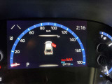視認性に優れたメーターを採用しており、走行中でも車速や情報が分かりやすく表示されます。運転時の視線移動をむりのない範囲に抑え、快適で安心感のあるドライブをサポートします。