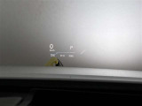 ヘッドアップディスプレイ付き♪運転席からの視線を下げることなくメーターが見れることが安心ですね。上質なおクルマならではの機能ですね!