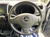 【純正革巻きステアリング】上質な革を使用することで、手にしっかり馴染みとても運転しやすいハンドルです♪
