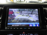 バックカメラの画像です。ガイドラインがスムースな車庫入れをサポートいたします。車庫入れの安心感がアップしますね。