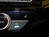 【シートヒーター】シートヒーター装備車です。寒い冬に乗車中とても暖かく快適に移動できます。冷え性の方にピッタリの装備です!