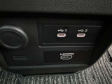 充電もUSBポート装備