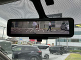 インテリジェント ルームミラーです。車両後方のカメラ映像をミラー面に映し出します。